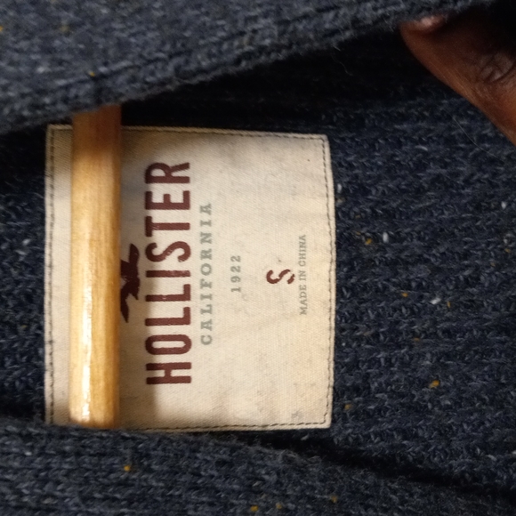 Hollister Sweater - Picture 3 of 3